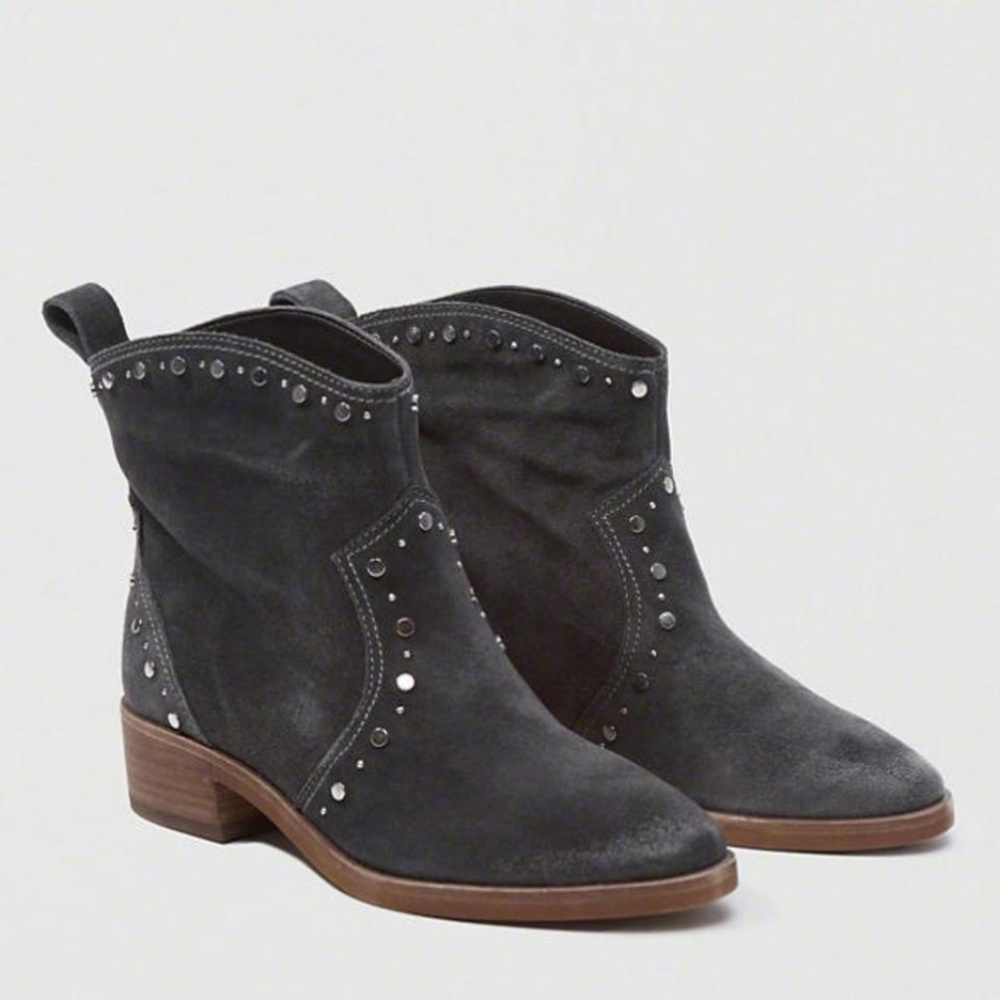 SALE!! NWT Dolce Vita Tobin Studded Bootie Grey